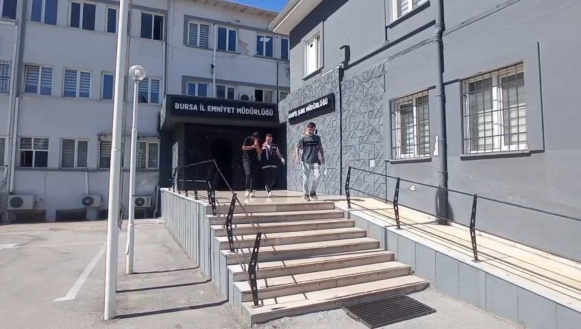 Bursa'da 75 yaşındaki F.B., dolandırıcı bir şahıs tarafından arandığını düşünerek