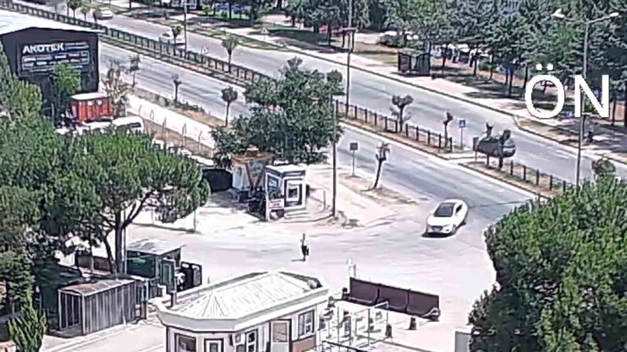 Amasya'da M.K.U yönetimindeki otomobil, Alparslan Türkeş Caddesi'nde yaya geçidinden geçen