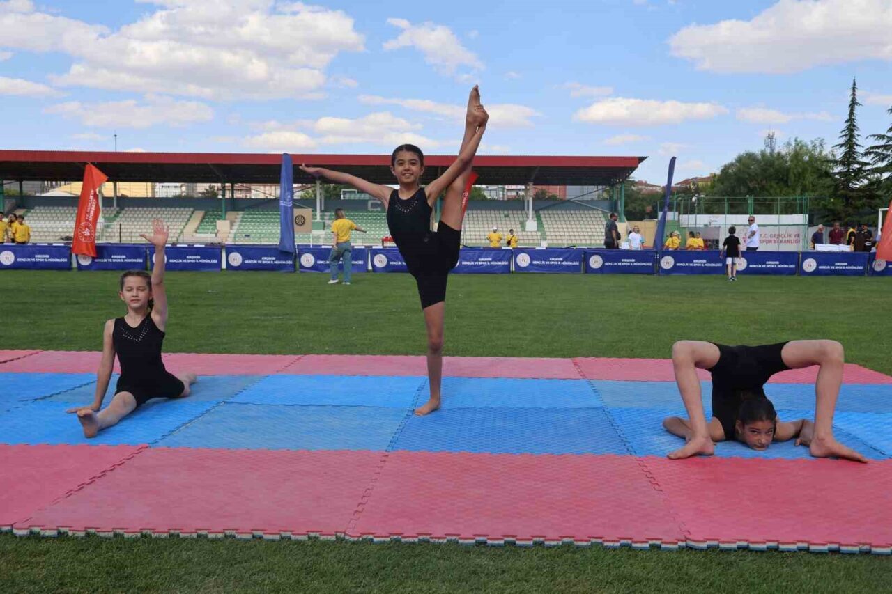 Kırşehir'de Gençlik ve Spor Bakanlığı'nın düzenlediği Yaz Spor Okulları açılışı