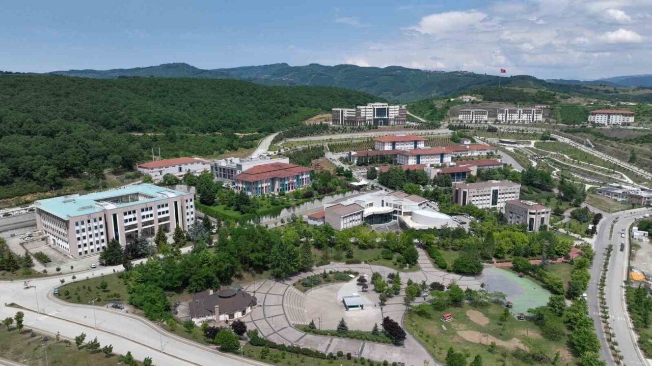 Düzce Üniversitesi, 2025-2026 eğitim yılı için yeni programlar sunarak eğitim
