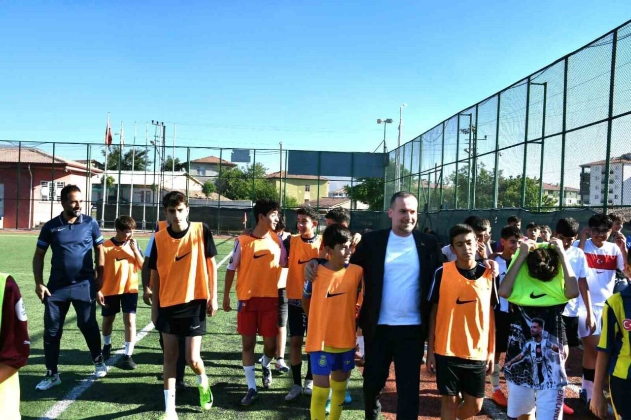 Yeşilyurt Spor Kulübü, Yeşiltepe Stadyumu'nda yoğun katılımla gerçekleştirilen Gençler Akademi