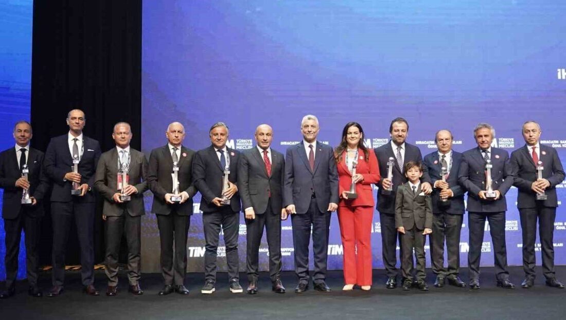 Türkiye İhracatçılar Meclisi'nin "İhracatın Şampiyonları" ödül töreninde Yeşim Satış Mağazaları,
