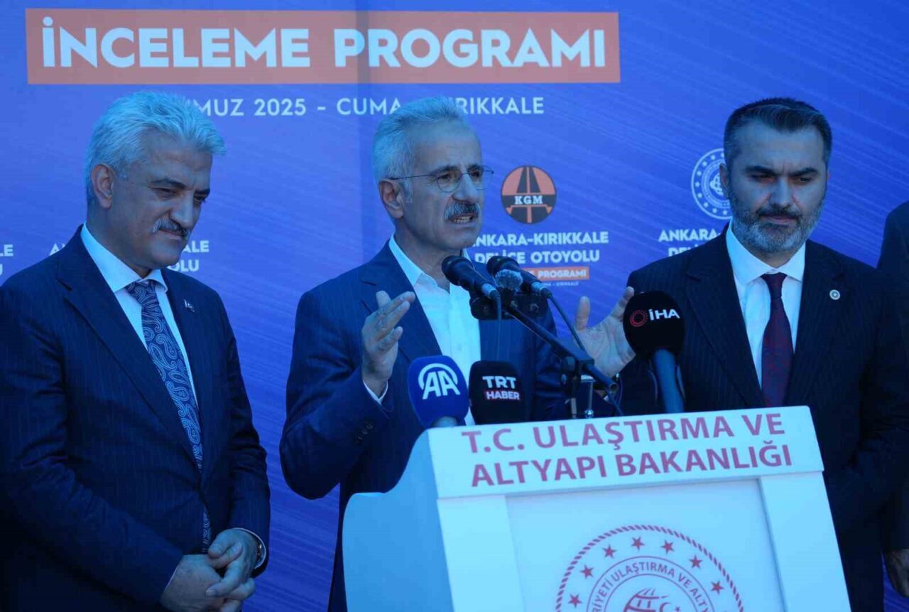 Ulaştırma ve Altyapı Bakanı Abdulkadir Uraloğlu, Ankara-Kırıkkale-Delice Otoyolu’nda inceleme yaptı.