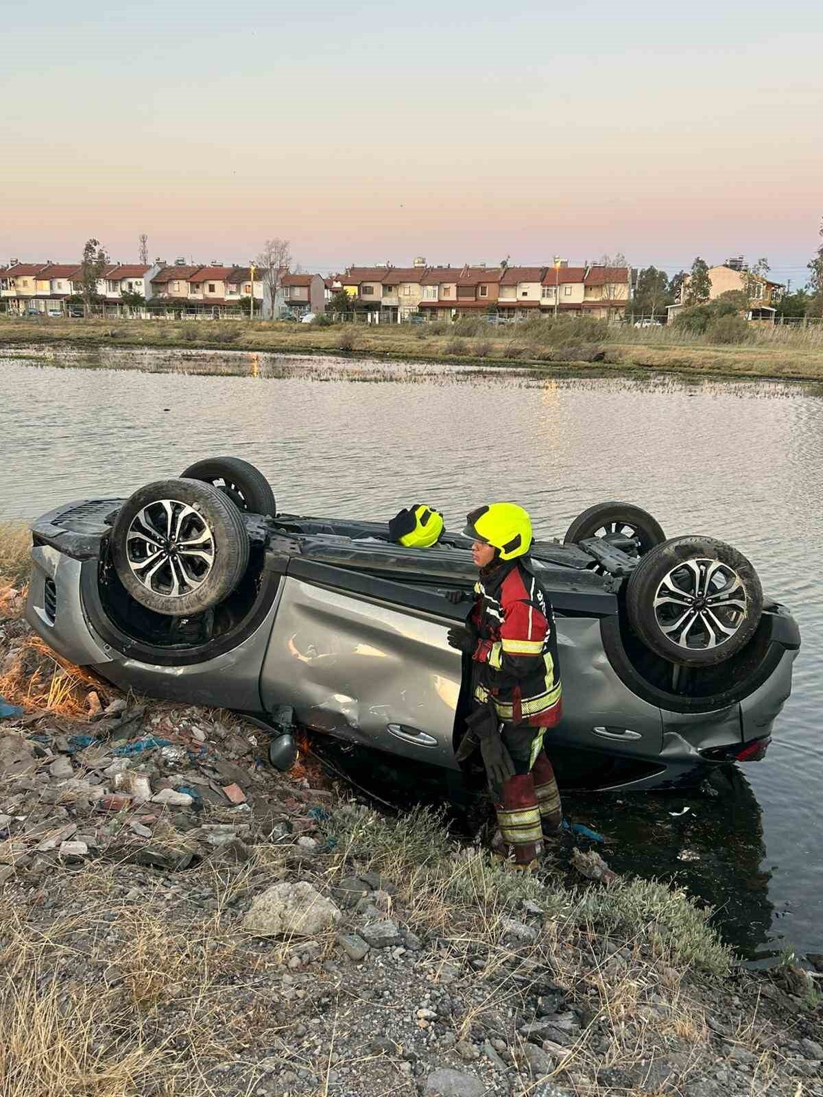 Balıkesir'in Burhaniye ilçesinde kontrolden çıkan 17 AGAA 035 plakalı otomobil