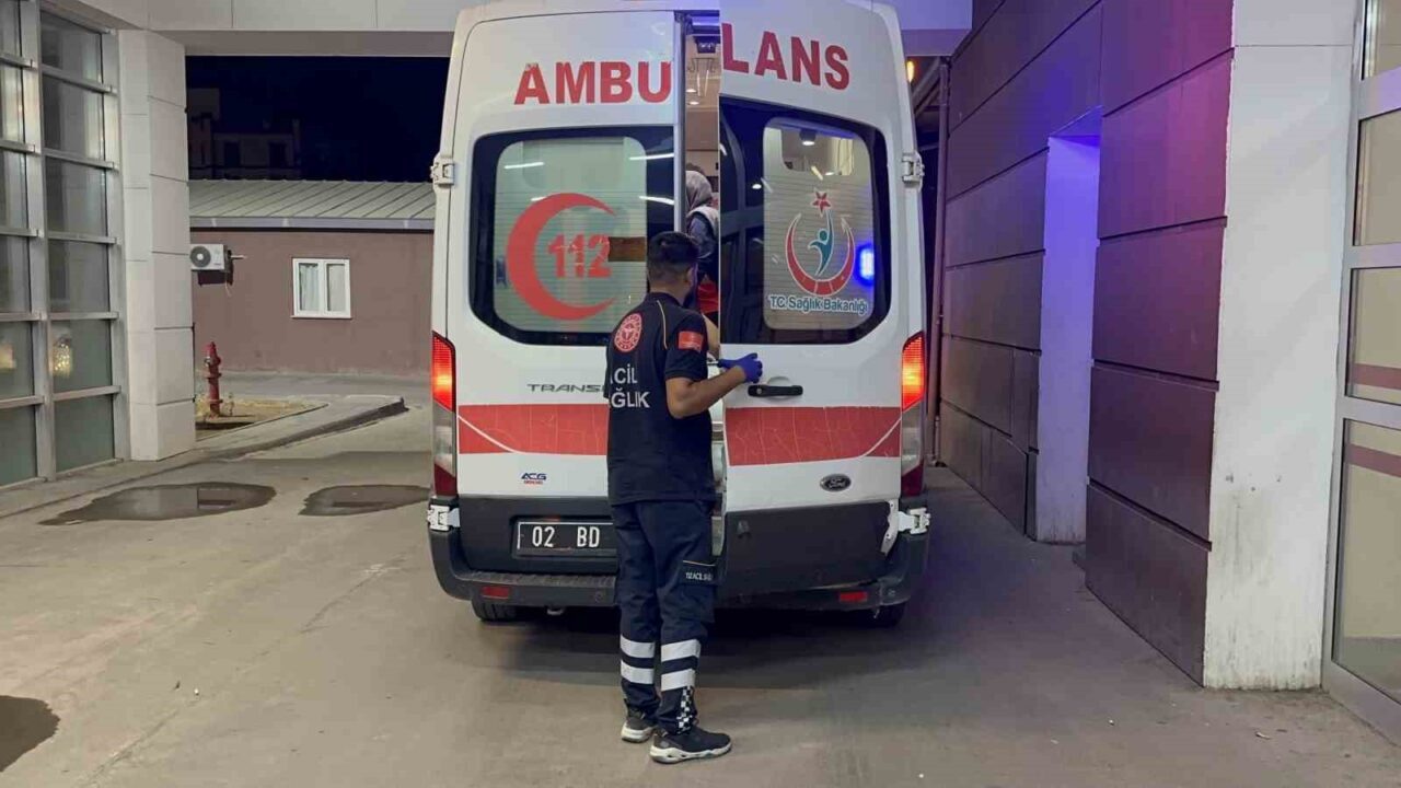 Adıyaman'ın Sincik ilçesinde, evlerinin balkonunda oynarken yaklaşık 2 metre yükseklikten