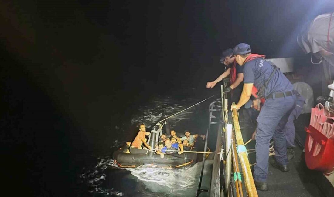 Muğla'nın Fethiye açıklarında, Yunan Sahil Güvenliği tarafından Türk karasularına itilen