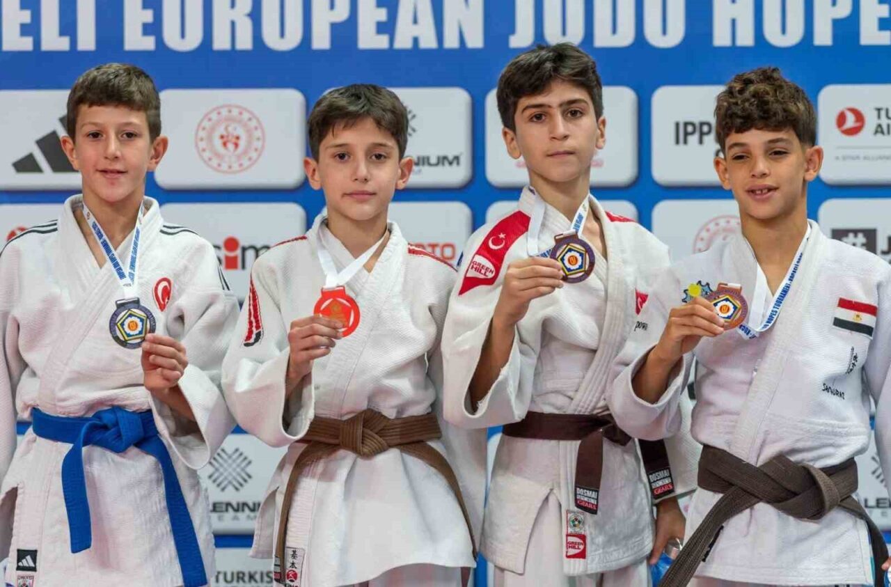 Yunusemre Belediyespor judocuları, Kocaeli'deki Yıldızlar Avrupa Judo Kupası'nda Yağız Duman