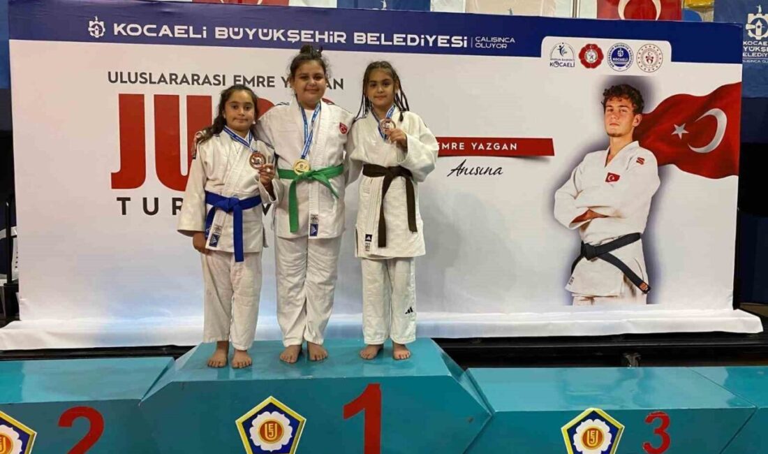 Yunusemre Belediyespor'un genç judocuları, Kocaeli'de düzenlenen Emre Yazgan Uluslararası Süper