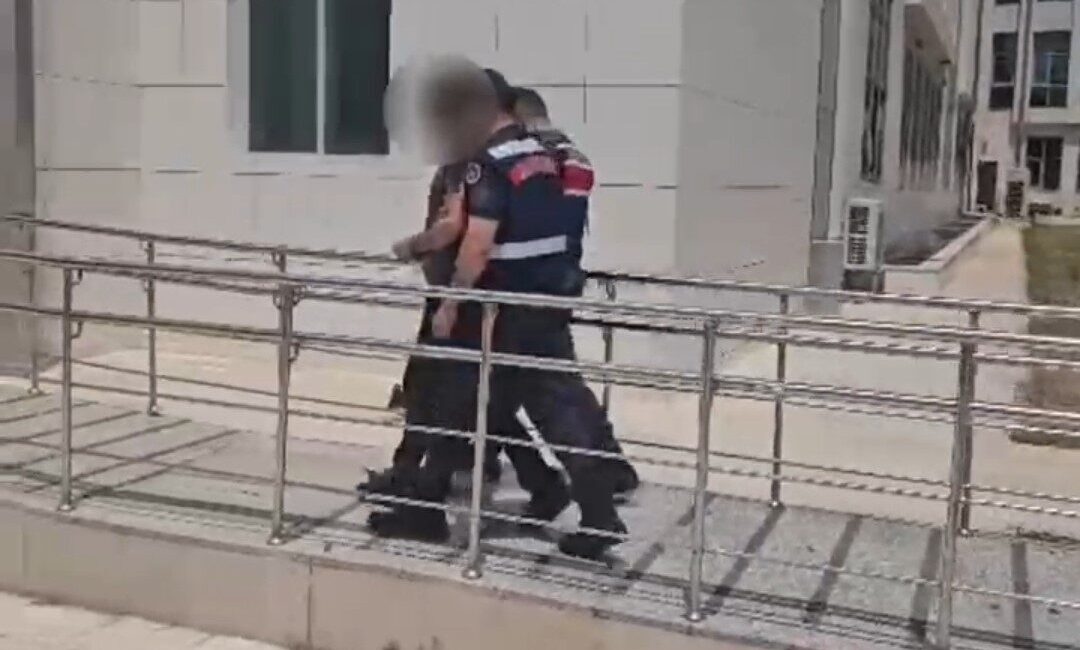 Adana'da Yüreğir İl Jandarma Komutanlığı, kimliksiz bir şahsı yüz tanıma