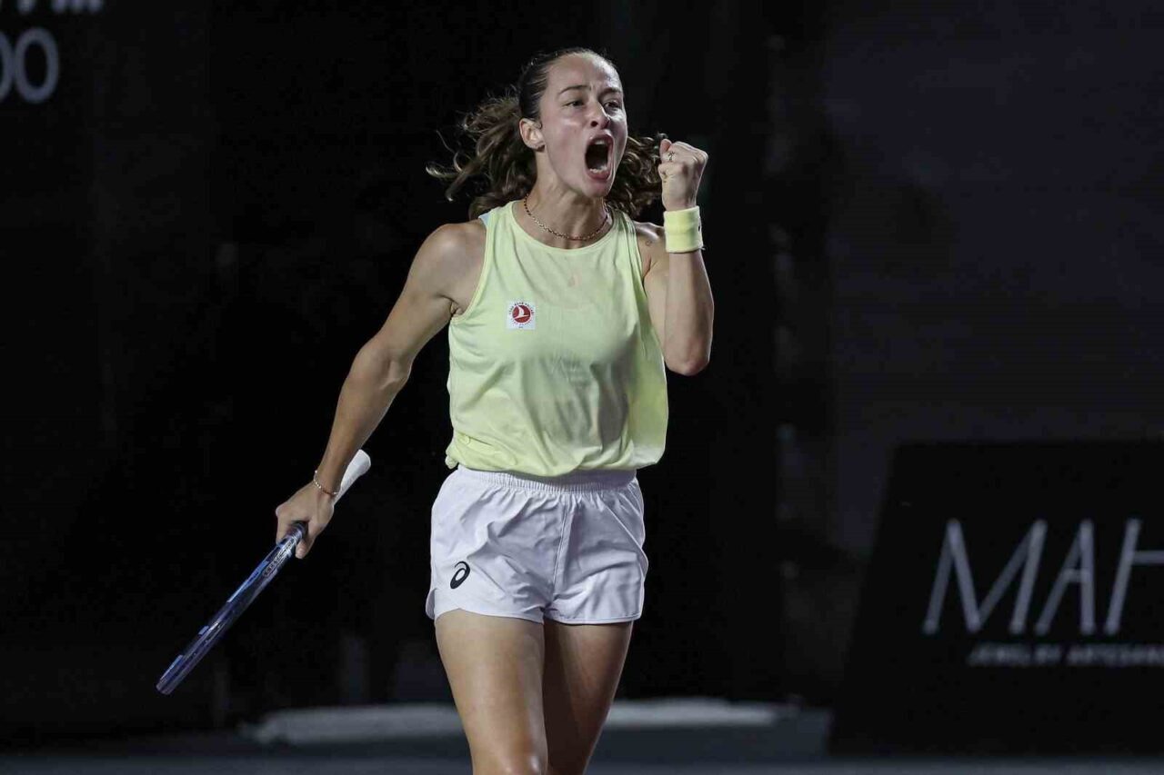 Milli tenisçi Zeynep Sönmez, Wimbledon'da Rumen rakibi Jaqueline Cristian'ı 2-0
