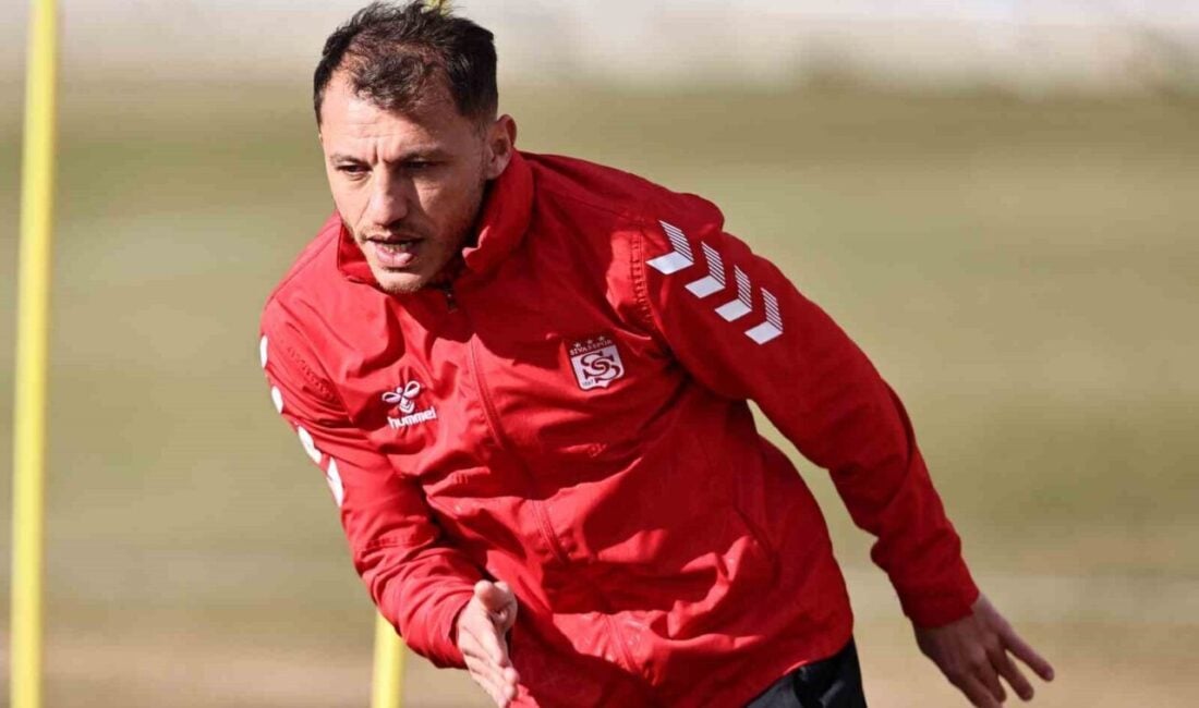 Sivasspor'un 37 yaşındaki kaptanı Ziya Erdal, 17 yıllık kariyerine son