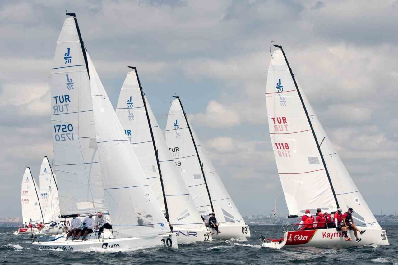 13. TAYK-Eker Olympos Regatta, İstanbul'da gerçekleşen yelken festivalinin ikinci gününde