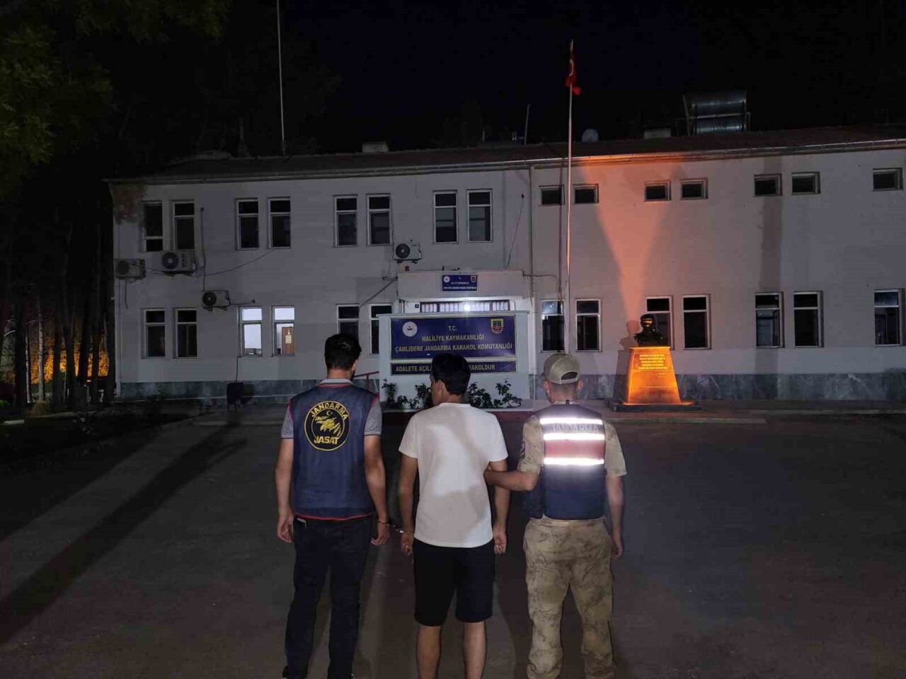 Şanlıurfa'da, kasten öldürme ve göçmen kaçakçılığı suçlarından toplamda 187 yıl