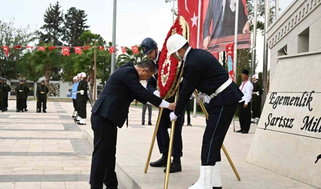 Osmaniye’de 30 Ağustos Zafer Bayramı kutlamaları, Devlet Bahçeli Meydanı'nda düzenlendi.