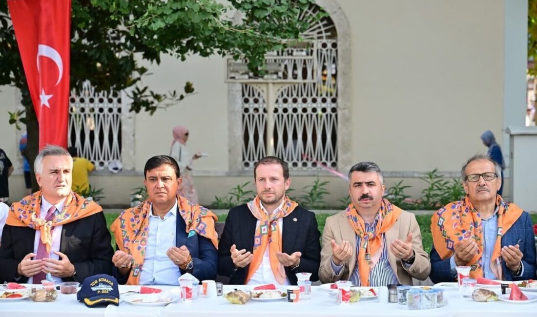 Bursa'da düzenlenen Geleneksel Sünnet Şöleni, 529 yıllık vakıf geleneğini yaşatarak