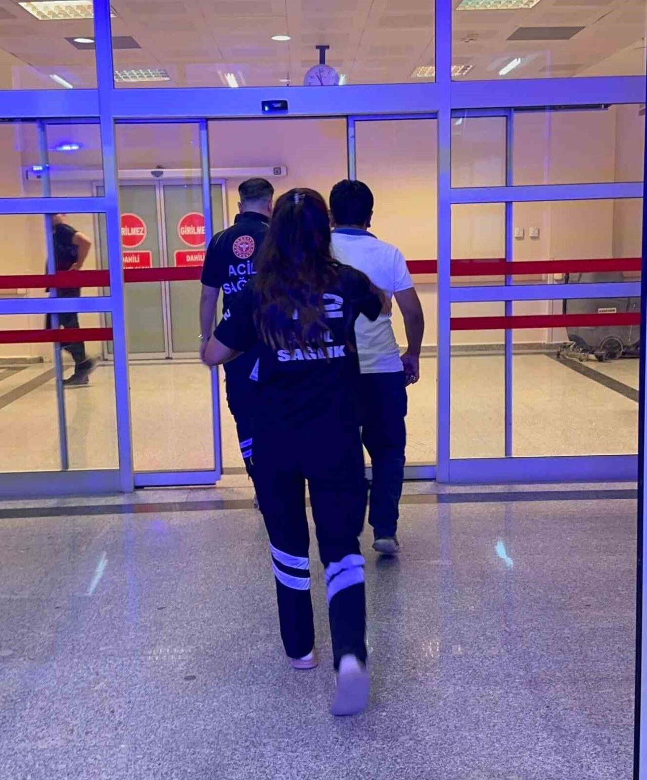 Adıyaman'da sürücüsünün kontrolünü kaybettiği motosiklet devrildi. Kazada E.G. yaralandı ve