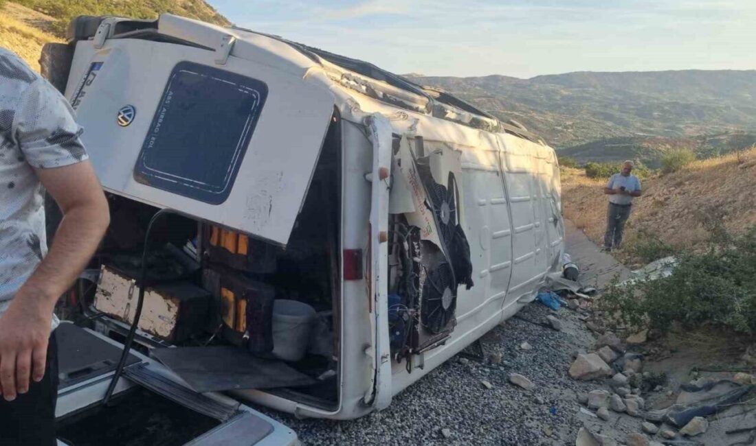 Adıyaman'da tarım işçilerini taşıyan bir minibüs freni patlayarak devrildi. Kazada