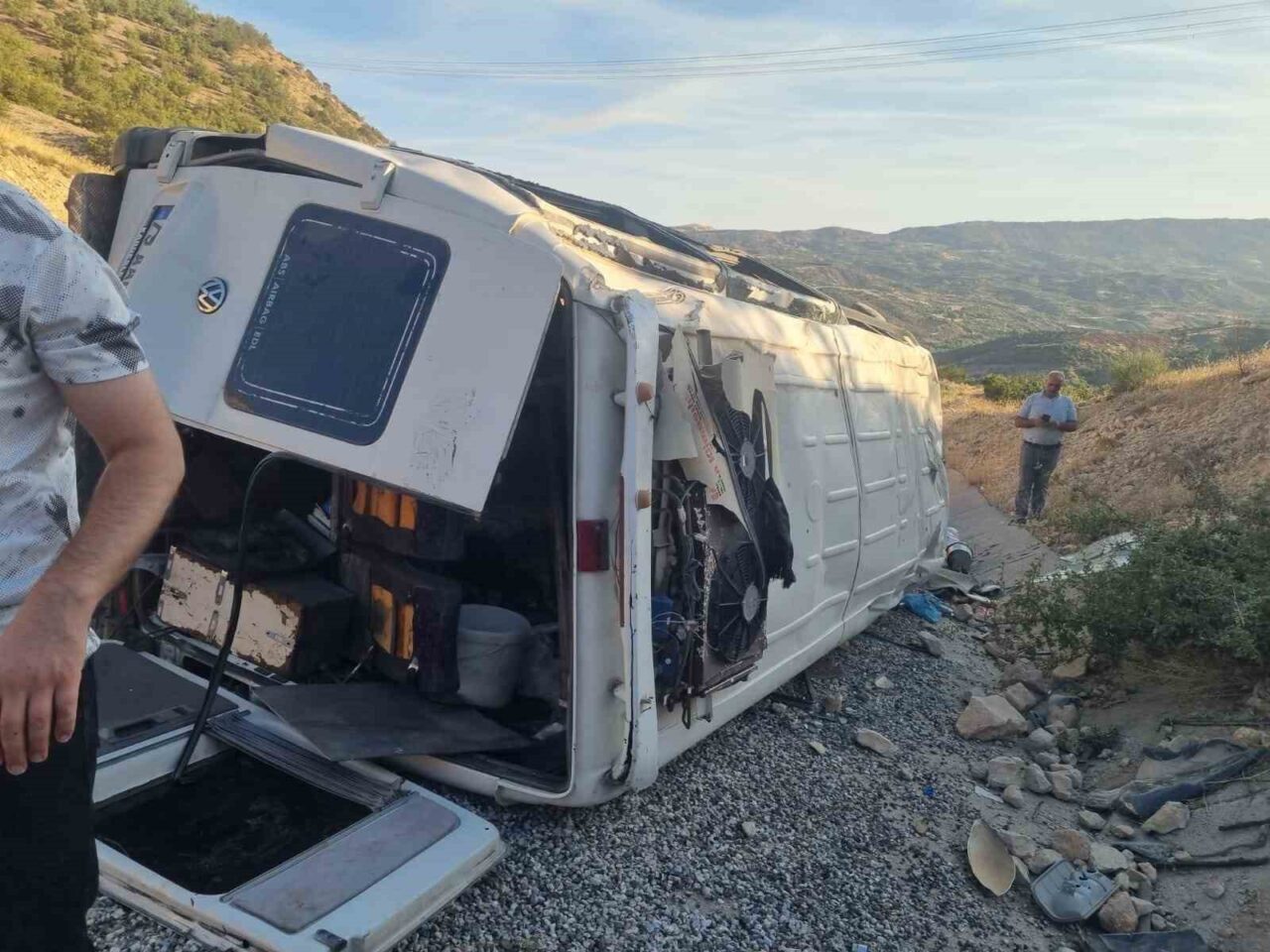 Adıyaman'da tarım işçilerini taşıyan bir minibüs freni patlayarak devrildi. Kazada