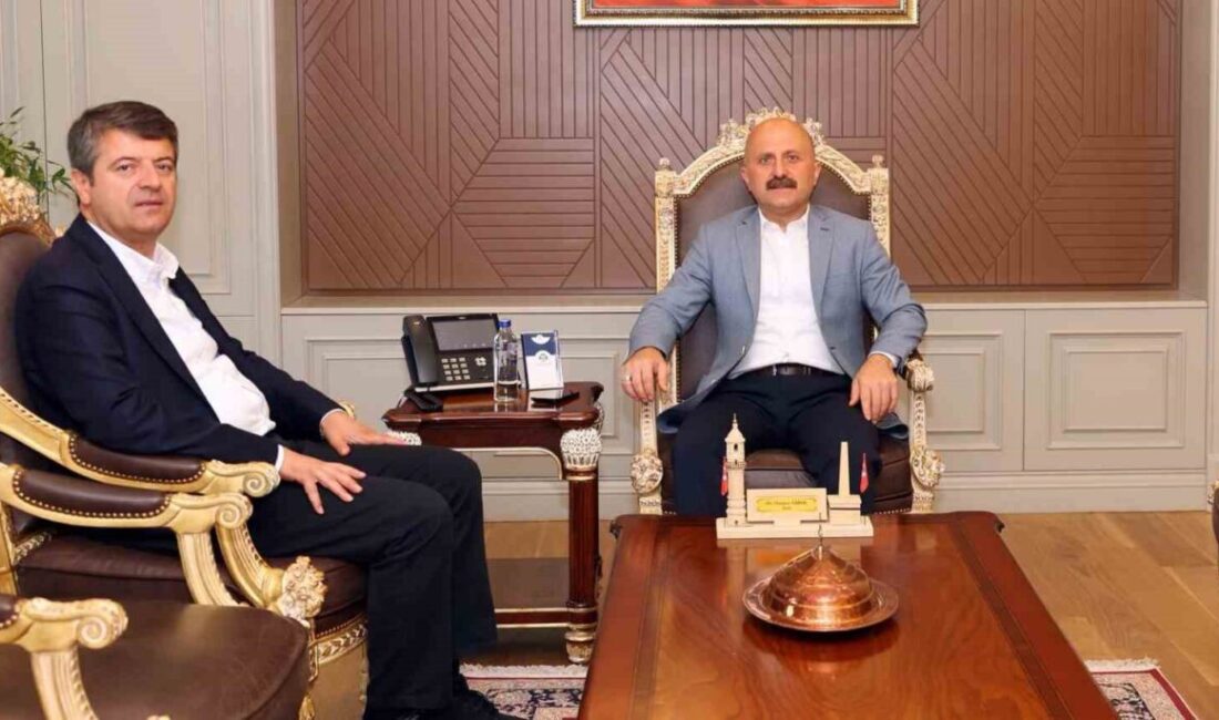 Adıyaman Valisi Osman Varol, Belediye Başkanı Abdurrahman Tutdere ile yaptığı