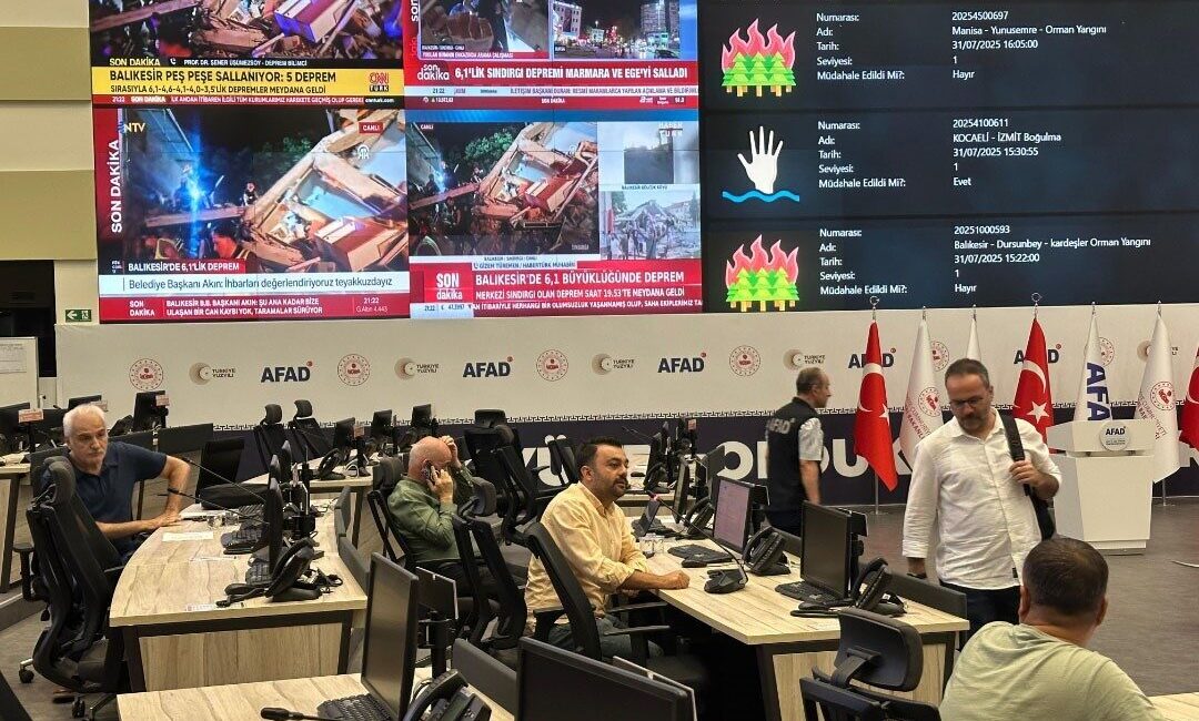 AFAD, Balıkesir'in Sındırgı ilçesinde meydana gelen 6.1 büyüklüğündeki deprem sonrası