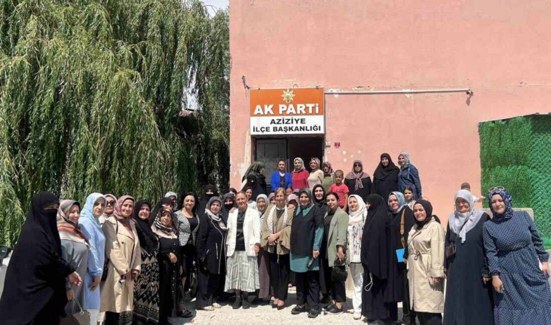 AK Parti Aziziye İlçe Kadın Kolları, ilçe binasında düzenlenen toplantıda