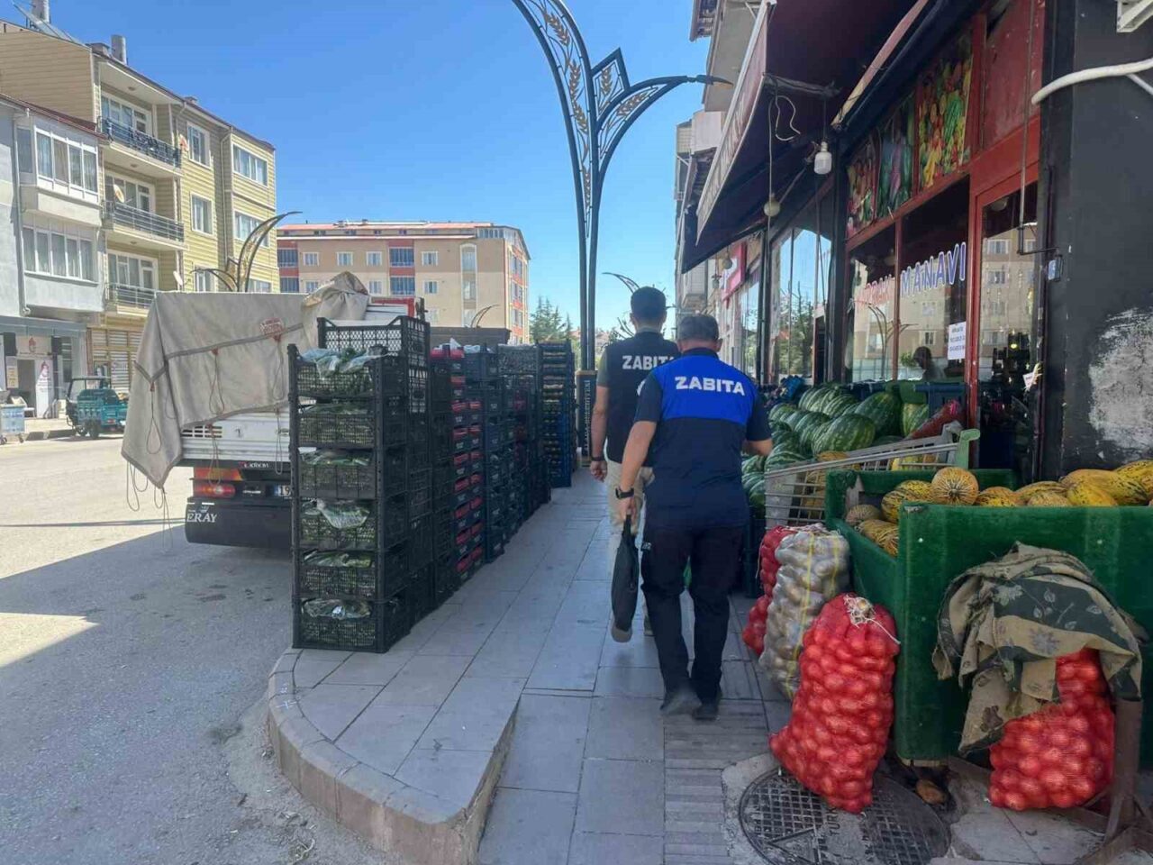 Alaca Belediyesi zabıta ekipleri, ilçe genelinde gıda güvenliğini sağlamak amacıyla