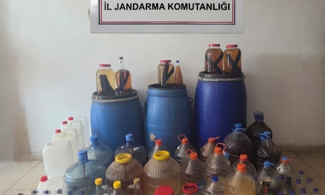 Antalya'nın Alanya ilçesinde jandarma, kaçak alkol üretimiyle ilgili düzenlediği operasyonda