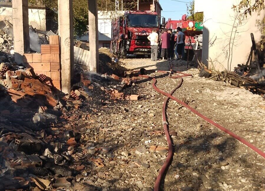 Kastamonu'nun Cide ilçesindeki Toygarlı köyünde Hasan Yavru’ya ait iki katlı
