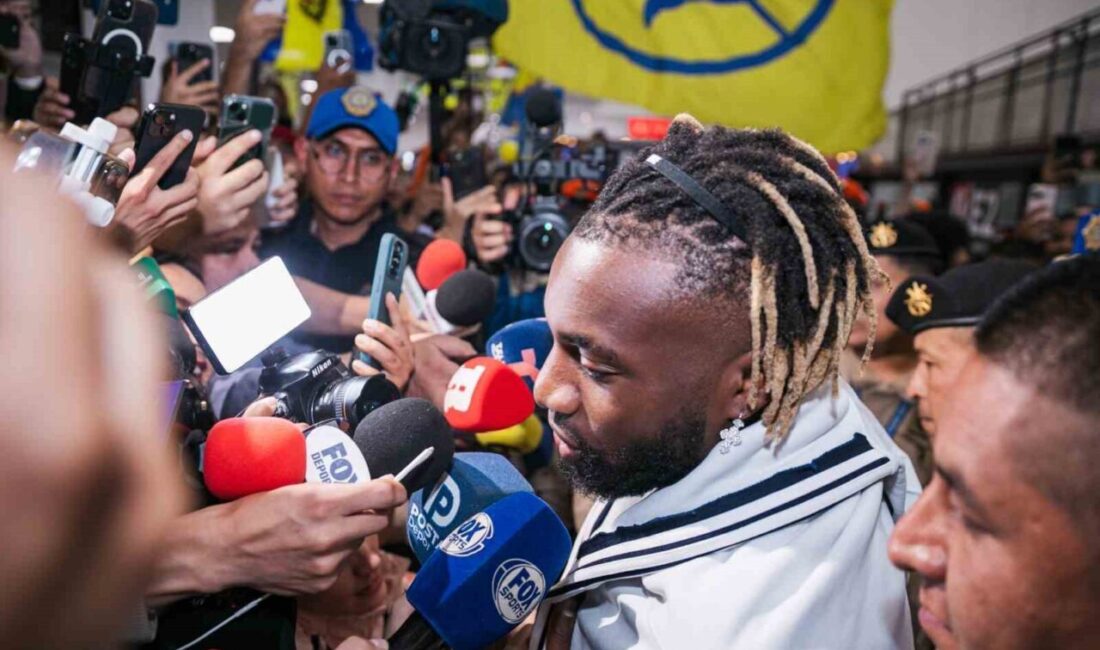 Allan Saint-Maximin, Fenerbahçe'deki sezonun ardından Meksika'nın Club America takımına transfer