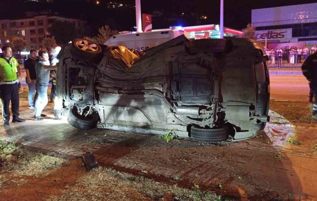 Amasya’nın 55 Evler Mahallesi'nde sürücüsü M.E.A. kontrolünü kaybeden 52 ACY