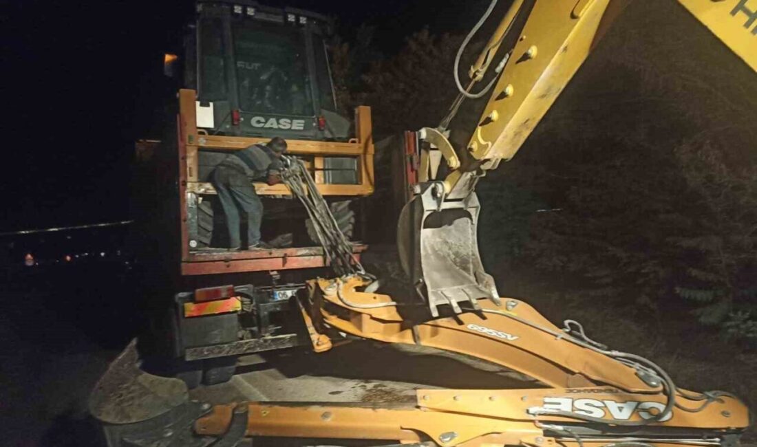 Ankara'nın Nallıhan ilçesinde, iş makinesi taşıyan 06 BDN 43 plakalı