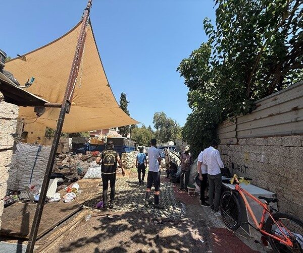 Antalya’da hurdacı ve spotçulara yönelik yapılan denetimlerde 8 iş yeri