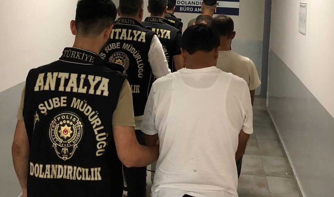 Antalya'da 1 milyon 736 bin TL dolandırıcılık yapan B.Ç., M.Ş.T.,