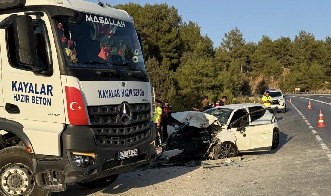 Antalya'da meydana gelen trafik kazasında, Metin G. yönetimindeki otomobil, Ayhan