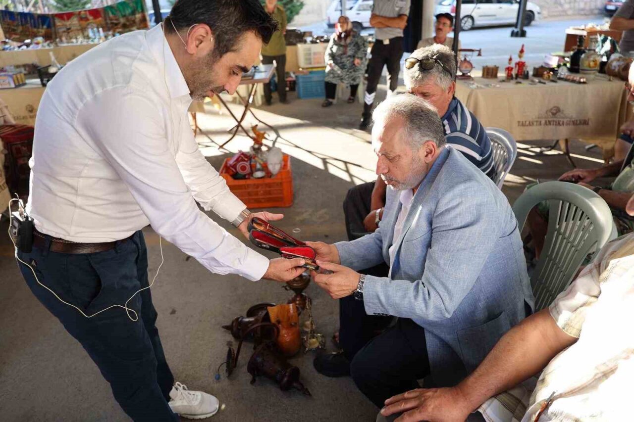 Talas Belediyesi'nin geleneksel Antika Pazarı, bu hafta sonu Harman Mahallesi'nde