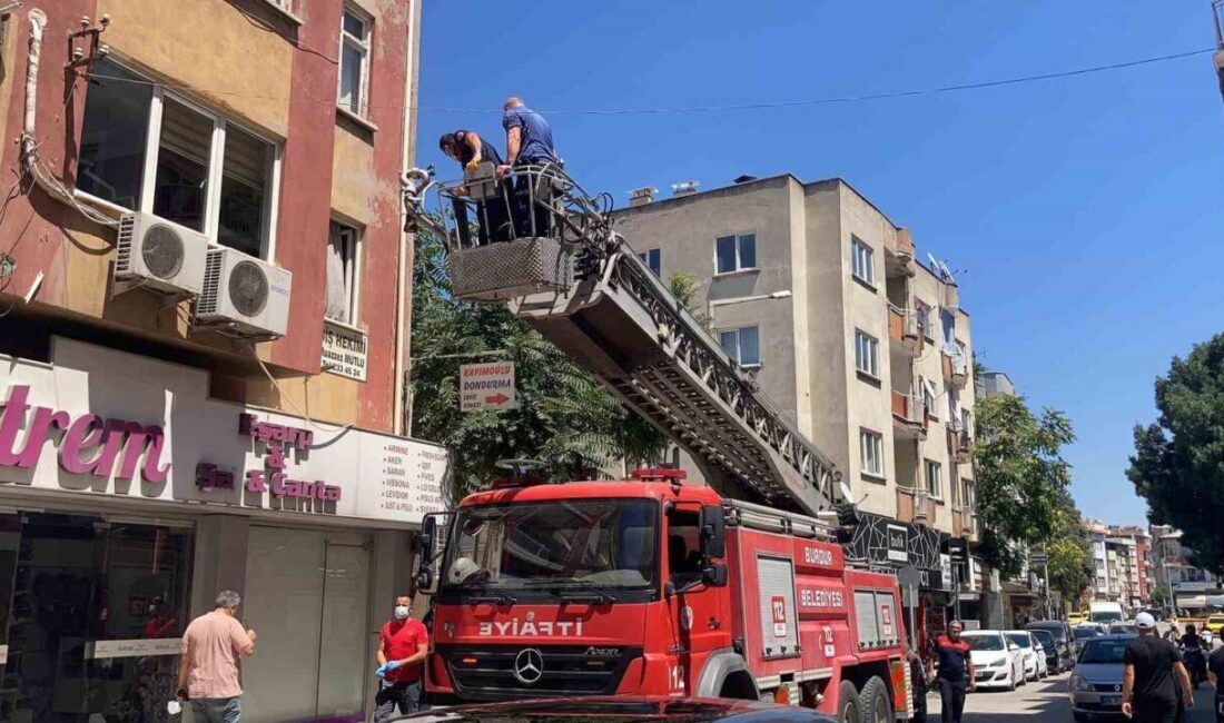 Burdur'un Konak Mahallesi'ndeki bir apartmandan gelen kötü koku ihbarı üzerine