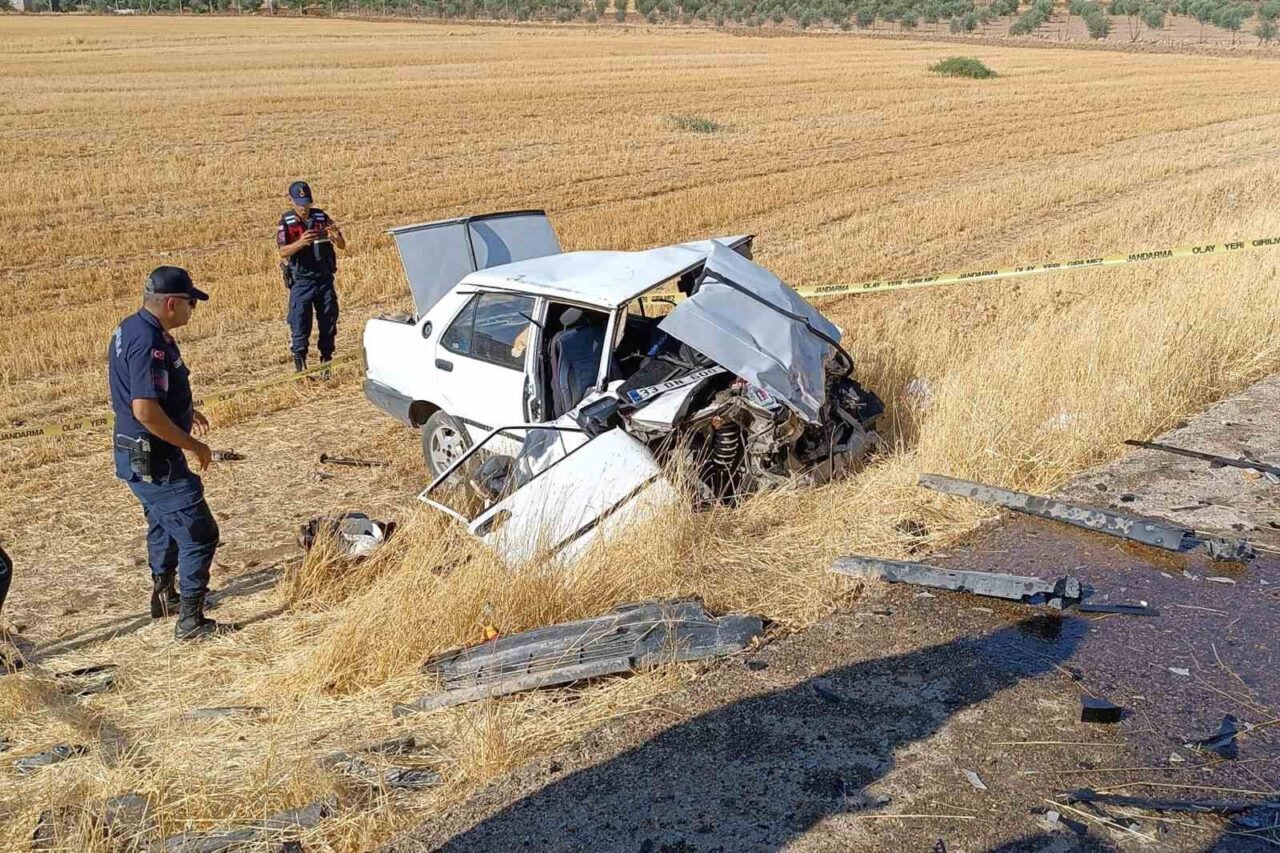 Gaziantep'in Araban ilçesinde traktör ve otomobilin çarpışması sonucu otomobil sürücüsü
