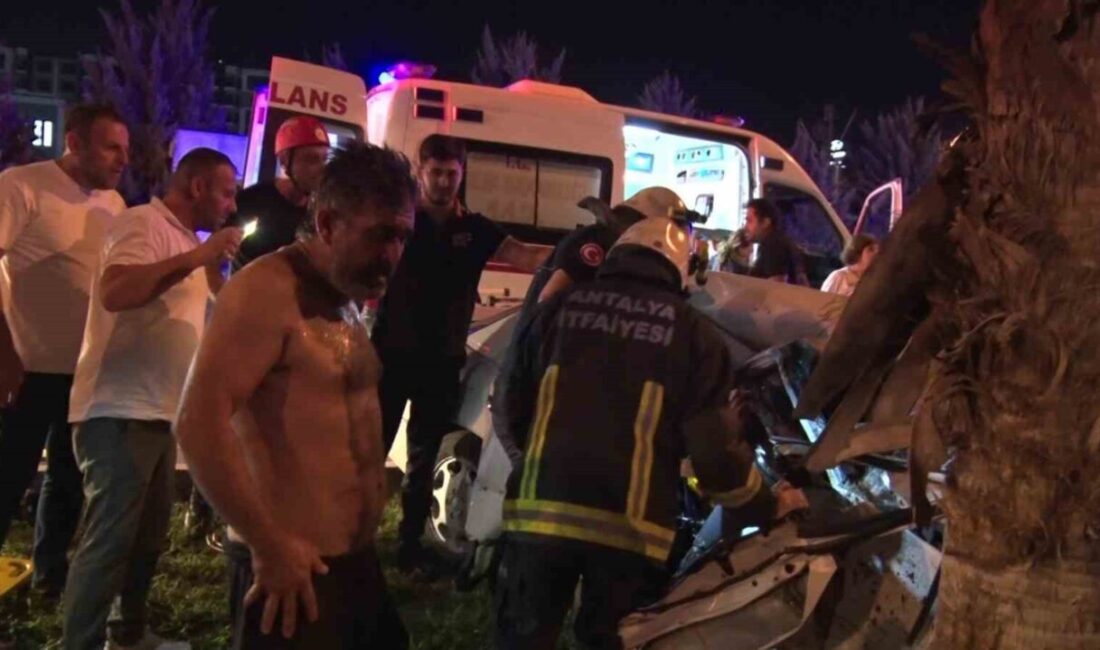 Kepez'de meydana gelen trafik kazasında, baba Mustafa Buca çocuklarını kurtarmak