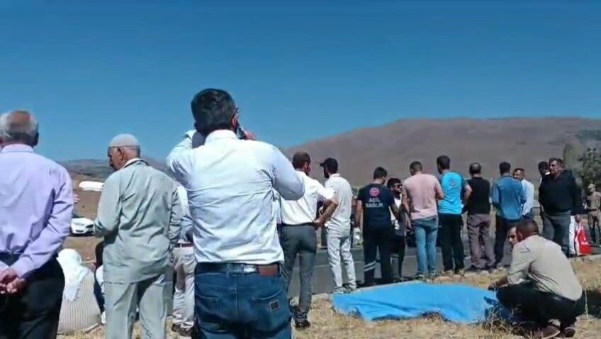 Bingöl-Karlıova yolu üzerindeki Toklular köyünde, 82 yaşındaki Hasan Çalış, yolun