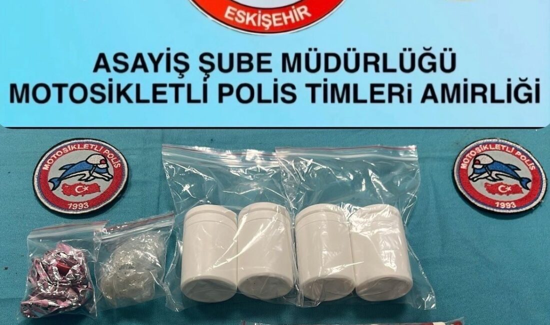 Eskişehir'de devriye sırasında durdurulan bir araçta yapılan aramalarda 210 sentetik