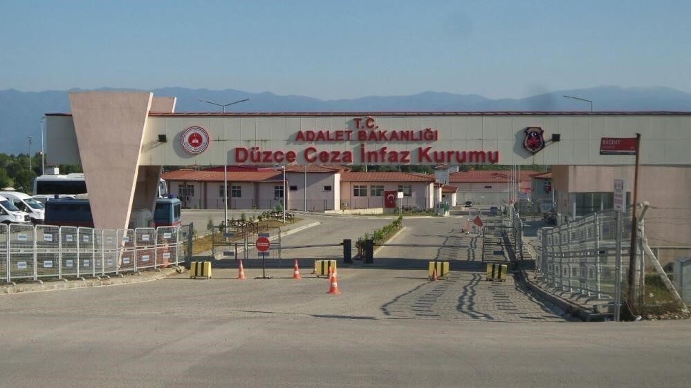 Düzce'de gerçekleştirilen denetimlerde, polis ve jandarma ekipleri 22 bin kişi