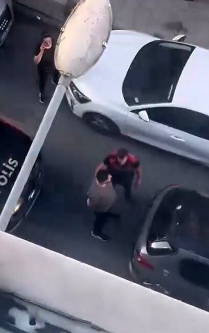 İstanbul'un Arnavutköy ilçesinde yunus polislerinin şüpheyle durdurduğu araçta ruhsatsız tabanca