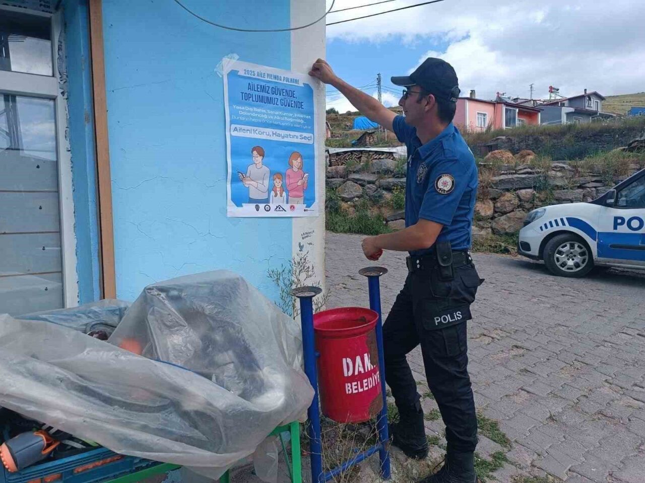 Ardahan'da polis, halkı dolandırıcılık, hırsızlık ve kadına yönelik şiddet konusunda