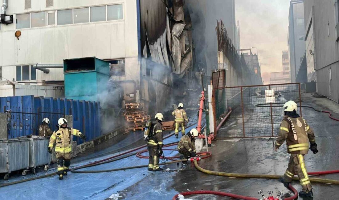 Arnavutköy Yassıören Mahallesi'ndeki 3 katlı bir fabrikada çıkan yangın, bodrum