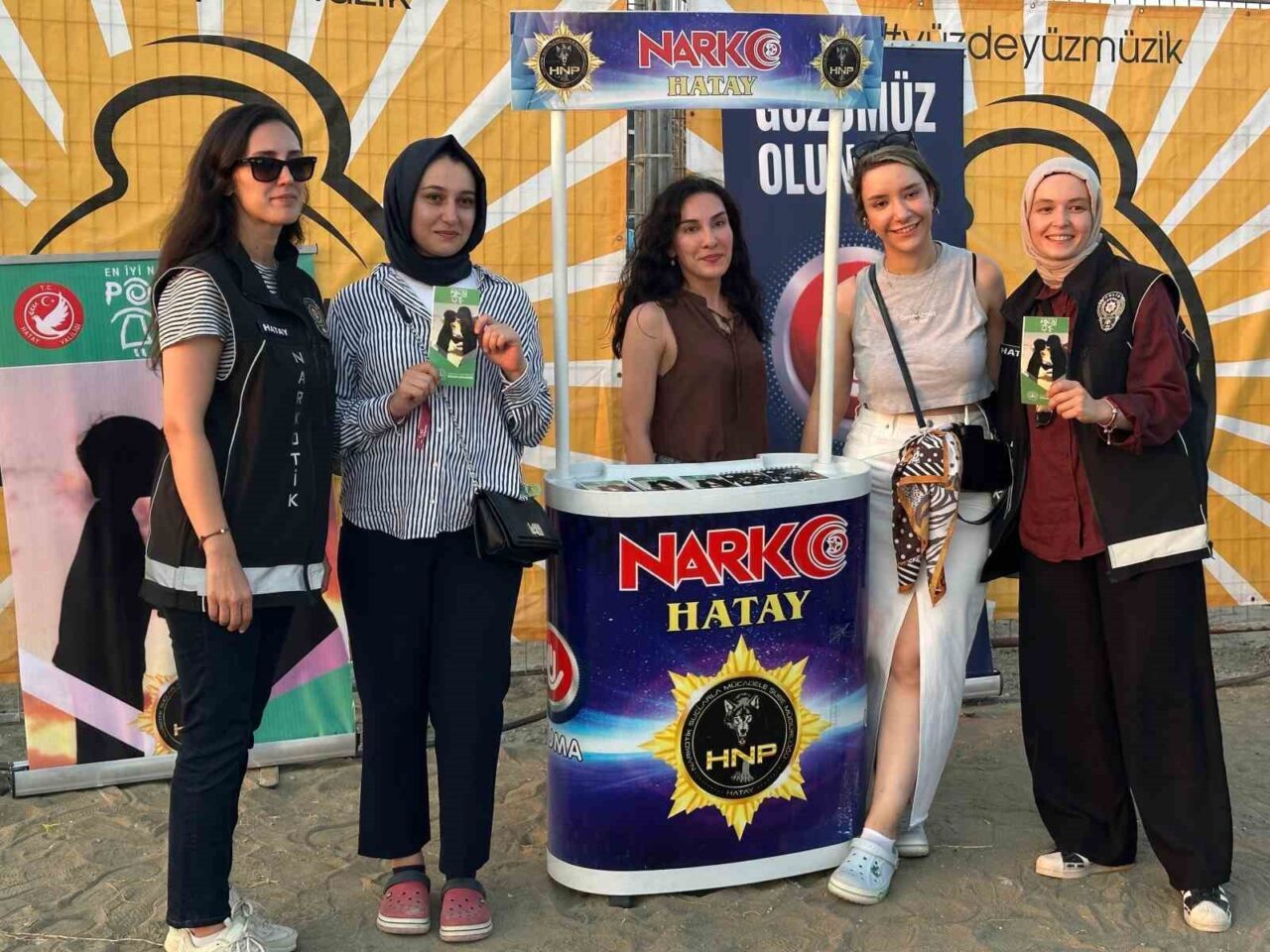 Hatay'ın Arsuz ilçesinde düzenlenen Milyon Fest konserinde İsmail Çalışkan liderliğindeki