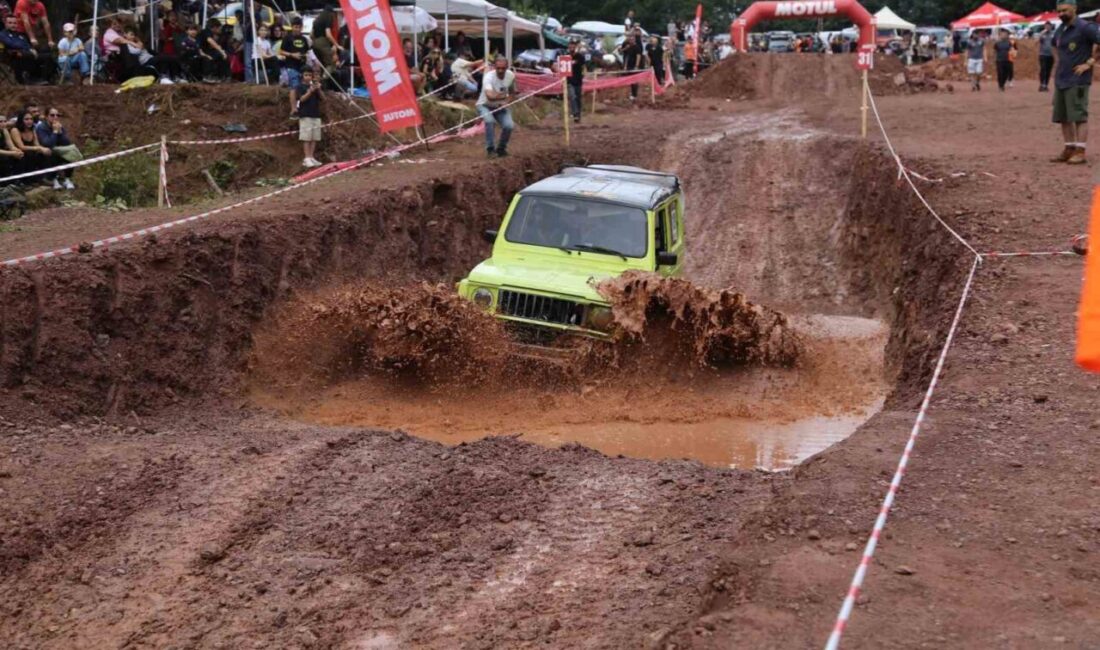 Artvin'deki Kafkasör Yaylası'nda düzenlenen 8. Uluslararası Off-Road Yarışları büyük ilgi