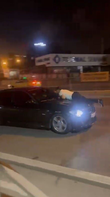 Ataşehir'de, bir kişinin nişanlısını kıskanarak aracının kaputuna yatarak saldırdığı olay,