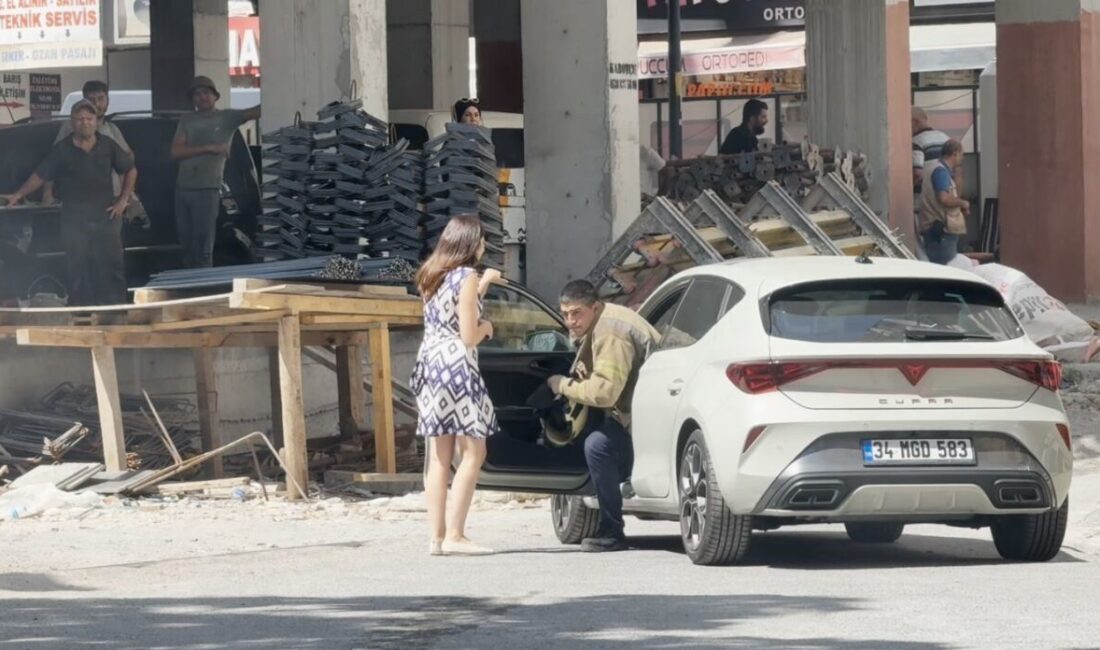 İstanbul’un Avcılar ilçesinde BEDAŞ trafosu bilinmeyen bir sebeple alev aldı.