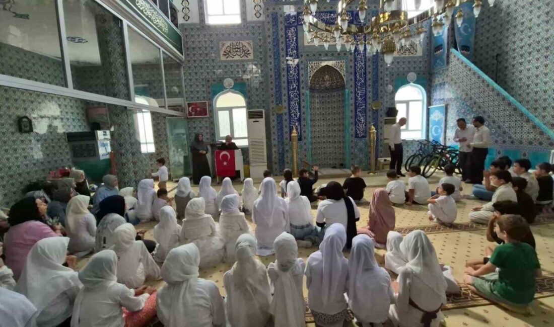 Samsun'un Bafra ilçesinde Hacı Mahmut Sarı Camii'nde düzenlenen Yaz Kur’an