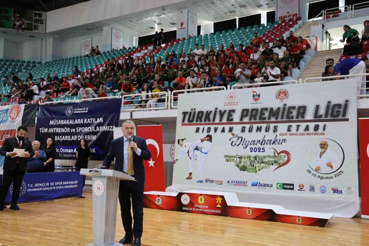 Gençlik ve Spor Bakanı Osman Aşkın Bak, Diyarbakır'a 2024 yılına